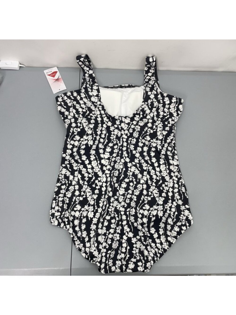 Lands End Mastectomy Tugless Low Leg One Piece Swimsuit Black White Floral 12 - Picture 4 of 10